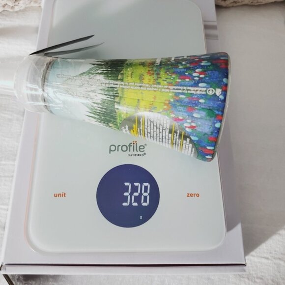 Hair Care Product Set with Red, Black, and White Packaging - Picture 11 of 14